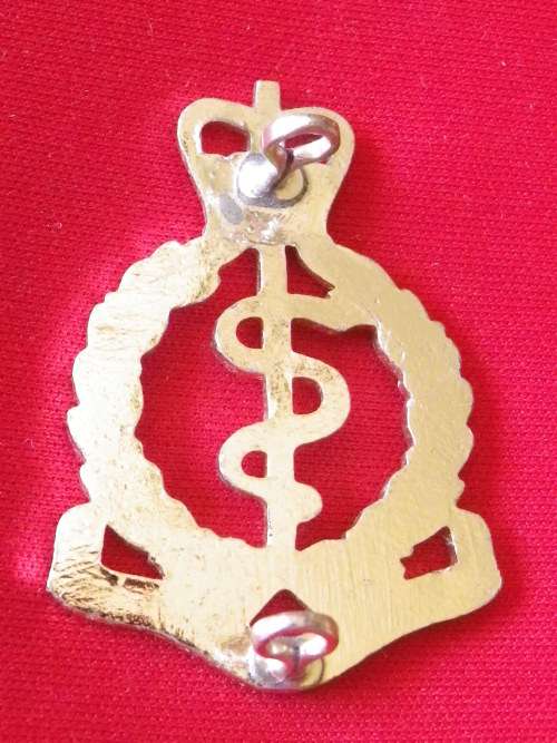 RHODESIAN MEDICAL CORPS GOLD ANODISED CAP BADGE  - PRE UDI  (4929)