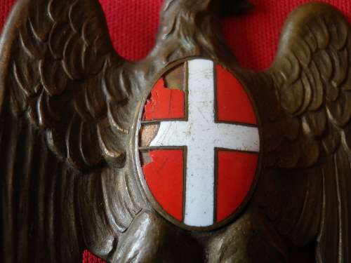 ITALIAN WW2 COLONIAL POLICE / PAI OFFICERS HELMET PLATE - HEIGHT 76.5mm / 3" -  WIDTH 47.5mm (4965)