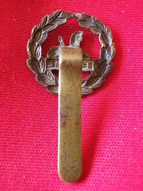 GREAT BRITAIN - GLOUCESTERSHIRE REGT. BRASS BACK-BADGE - (2117)
