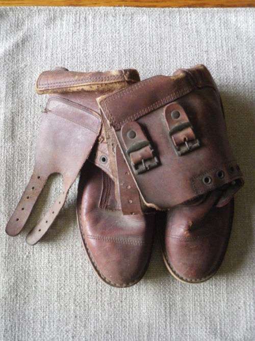 RHODESIAN ARMY LEATHER BOOTS SIZE 5 STAMPED "GS" (GOVT STORES?)   5027