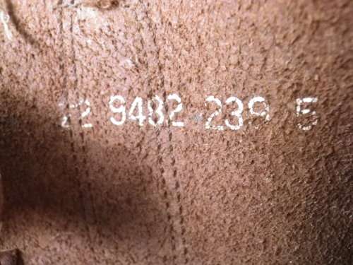 RHODESIAN ARMY LEATHER BOOTS SIZE 5 STAMPED "GS" (GOVT STORES?)   5027