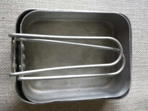 RHODESIAN ARMY - 2 X MESS TINS, LARGER ONE STAMPED" SOUTHERN RHOD. GOVT. "  (5026)