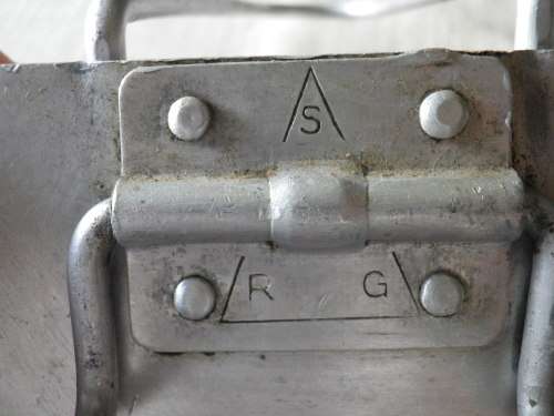 RHODESIAN ARMY - 2 X MESS TINS, LARGER ONE STAMPED" SOUTHERN RHOD. GOVT. "  (5026)