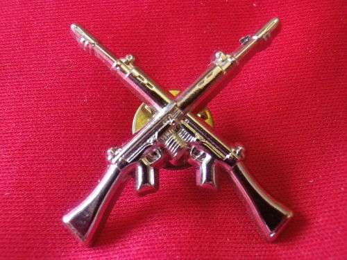 SA -  CHROME MUSKETRY BADGE (P11)