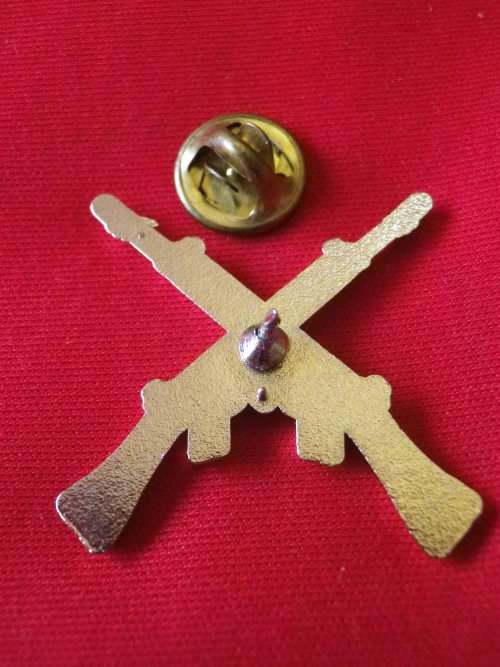 SA -  CHROME MUSKETRY BADGE (P11)