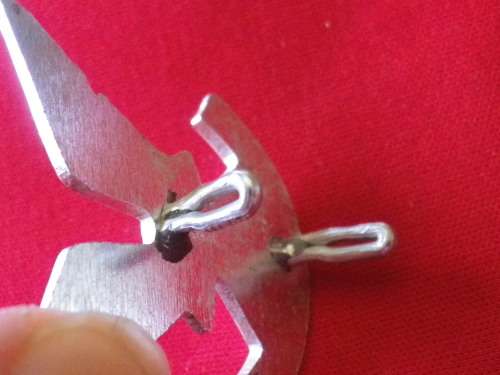 RHODESIA - SELOUS SCOUTS  SILVER ANODISED BERET BADGE -  LUGS SLIGHTLY CRIMPED  (5068)