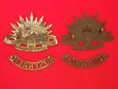AUSTRALIA - 2 X K/C HEADDRESS BADGES -  BI/M + COPPER? + 2 SHOULDER TITLES   (5122)