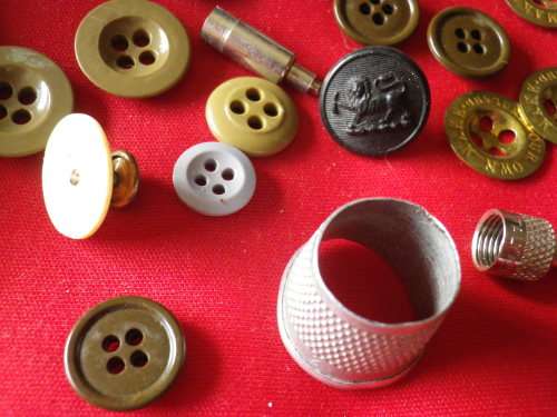 RHODESIAN ARMY - FIELD SEWING KIT  (HOUSEWIFE!!) WITH ORIGINAL CONTENTS- SEE PICS (5138)