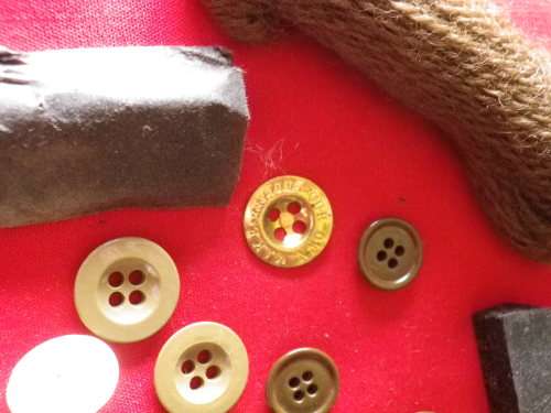 RHODESIAN ARMY - FIELD SEWING KIT  (HOUSEWIFE!!) WITH ORIGINAL CONTENTS- SEE PICS (5138)