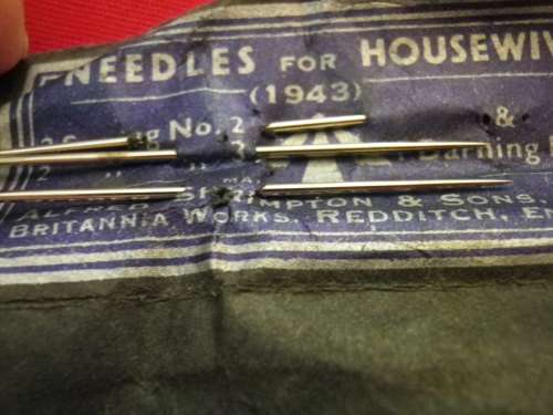 RHODESIAN ARMY - FIELD SEWING KIT  (HOUSEWIFE!!) WITH ORIGINAL CONTENTS- SEE PICS (5138)