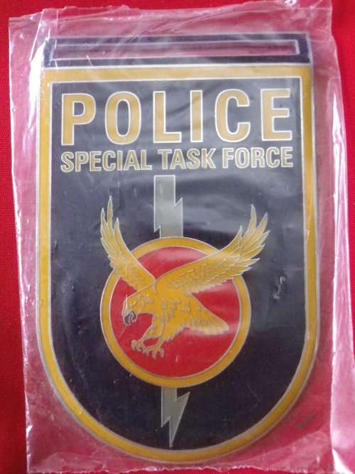 SA - SPECIAL TASK FORCE FACING PAIR METAL + ENAMEL FLASHES - FANTASY ?    (3531)