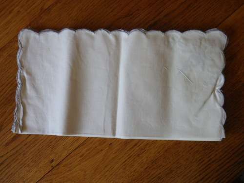 8 X BEAUTIFUL MEDEIRA SERVIETTES 41 CM SQUARED AS NEW - STILL ATTACHED   (5205)