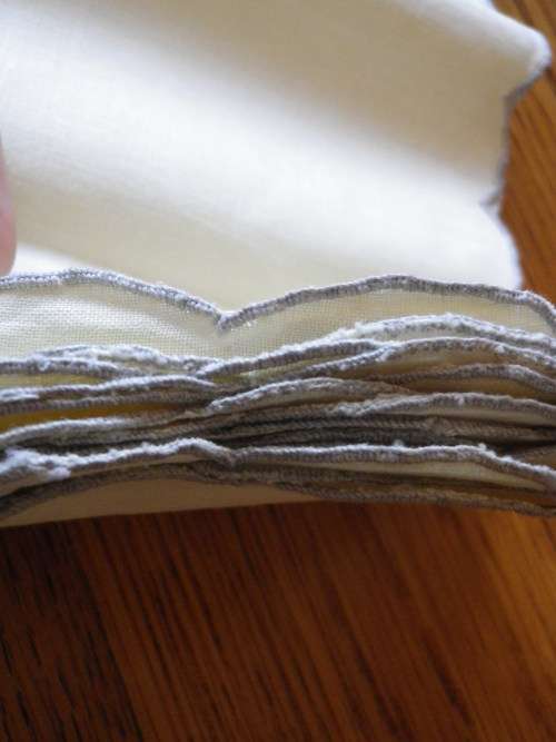 8 X BEAUTIFUL MEDEIRA SERVIETTES 41 CM SQUARED AS NEW - STILL ATTACHED   (5205)