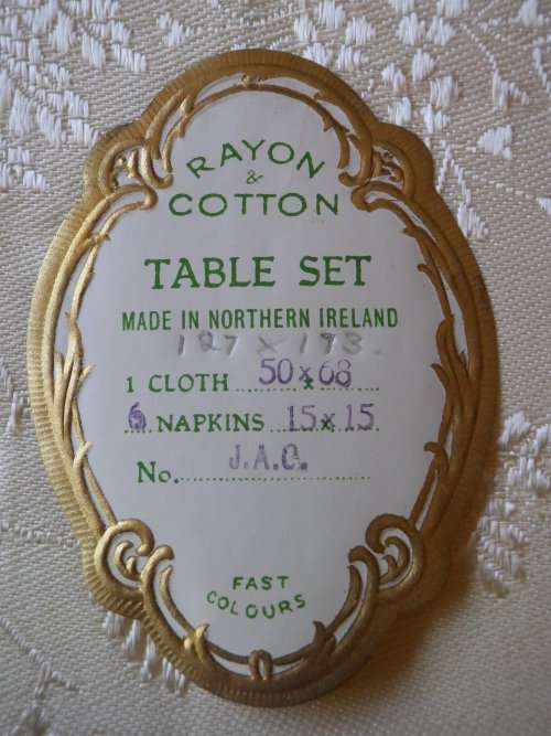 COURTAULDS IRISH LINEN TABLE CLOTH (127CM X 173CM) + 6 NAPKINS - AS NEW STILL IN BOX BEAUTIFUL -