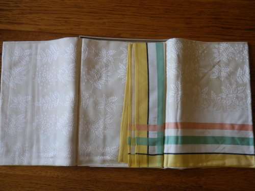 COURTAULDS IRISH LINEN TABLE CLOTH (127CM X 173CM) + 6 NAPKINS - AS NEW STILL IN BOX BEAUTIFUL -