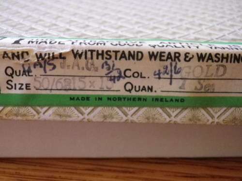 COURTAULDS IRISH LINEN TABLE CLOTH (127CM X 173CM) + 6 NAPKINS - AS NEW STILL IN BOX BEAUTIFUL -