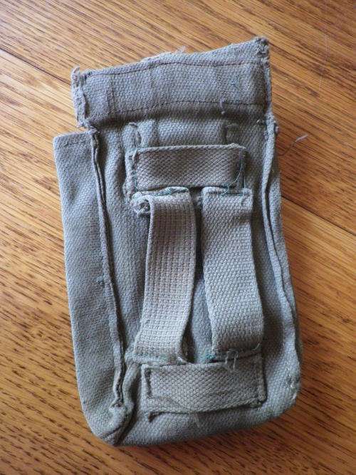RHODESIAN ARMY - ISSUED AMMO POUCH    (RHODESIAN MADE)           5230