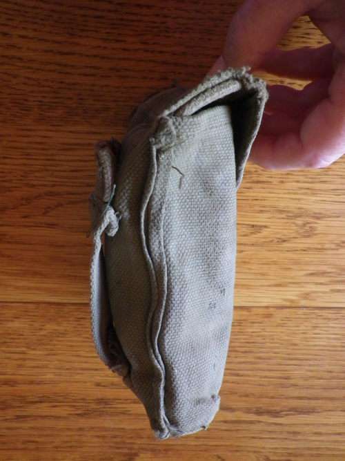 RHODESIAN ARMY - ISSUED AMMO POUCH    (RHODESIAN MADE)           5230