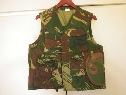 RHODESIAN CAMO "MADE TO ORDER" SLEEVELESS JACKET. SIZE M - SEE MORE INFO BELOW (5274)