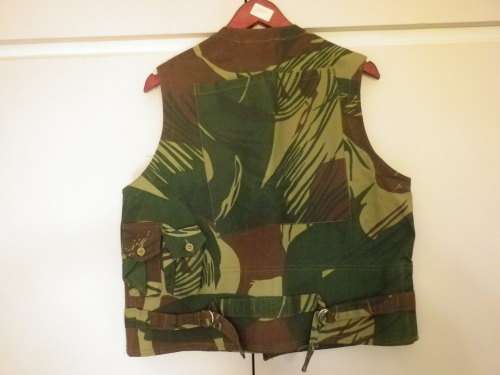 RHODESIAN CAMO "MADE TO ORDER" SLEEVELESS JACKET. SIZE M - SEE MORE INFO BELOW (5274)