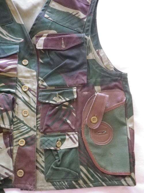 RHODESIAN CAMO "MADE TO ORDER" SLEEVELESS JACKET. SIZE M - SEE MORE INFO BELOW (5274)