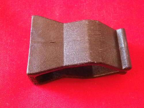 RHODESIA - FH RIFLE BARREL CLIP FOR MOTOR VEHICLE - MADE BY KIT & GEAR   (2619)