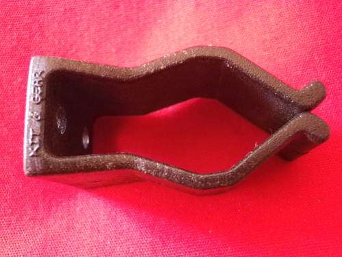RHODESIA - FH RIFLE BARREL CLIP FOR MOTOR VEHICLE - MADE BY KIT & GEAR   (2619)