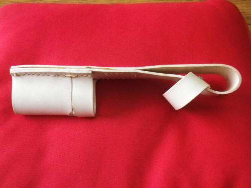 RHODESIAN ARMY ISSUED PLASTIC BAYONET FROG - WORN WITH GREENS / DRILL KIT      (3155)