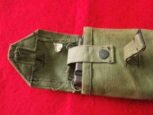 RHODESIAN ARMY - SINGLE AMMO POUCH + FN  FAL MAG - POUCH DATED 1977  (3241)