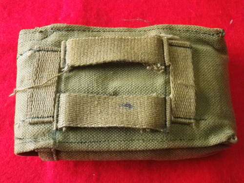 RHODESIAN ARMY - SINGLE AMMO POUCH + FN  FAL MAG - POUCH DATED 1977  (3241)