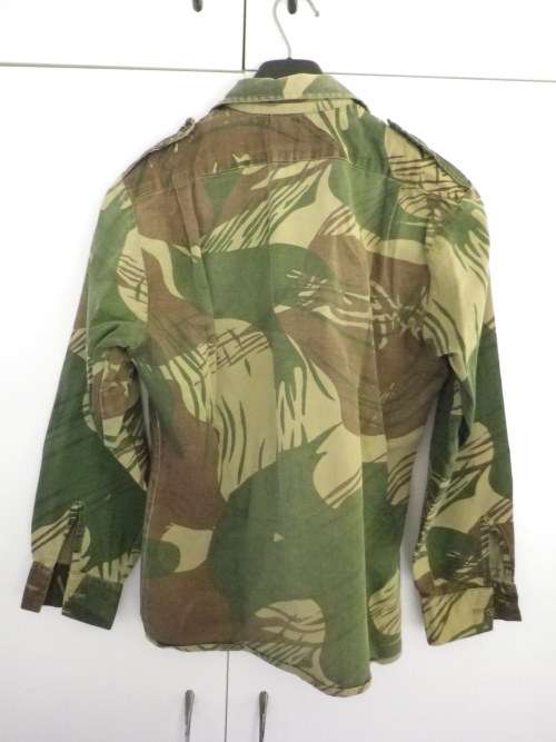 RHODESIAN ARMY L/ SLEEVE CAMO SHIRT - INNER SLEEVE 49CM/19.25" ARMPIT-ARMPIT 53CM/21" (3235)