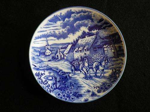 BLUE & WHITE DECORATIVE "CROWN DELFTS BLAUW" PLATE .  Diameter 15cm