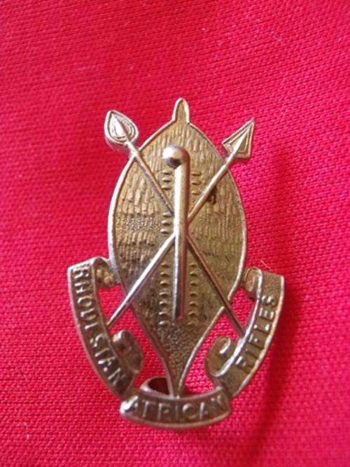 RHODESIAN AFRICAN RIFLES  -  W/M COLLAR BADGE 1940-1965