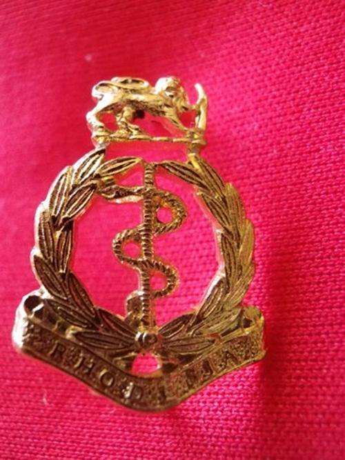 RHODESIAN MEDICAL CORPS GOLD ANODISED RH COLLAR BADGE  - UDI PERIOD