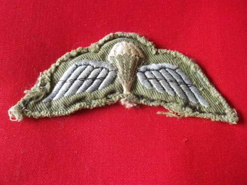 RHODESIAN ARMY - QUALIFIED PARACHUTIST EMBROIDERED PADDED WINGS - COMBAT DRESS (5388)