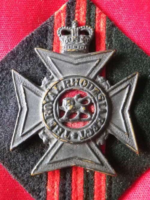 ROYAL RHODESIA REGIMENT QC BLACKENED BRASS CAP BADGE + ORIGINAL 3 BN BACKING - UNCOMMON     (60)