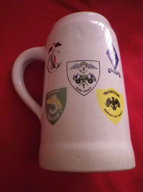 RHODESIAN LIGHT INFANTRY - BEER TANKARD - HAS ALL COMMANDOS + BASE GROUP 1980 - NORBEL     (3255)