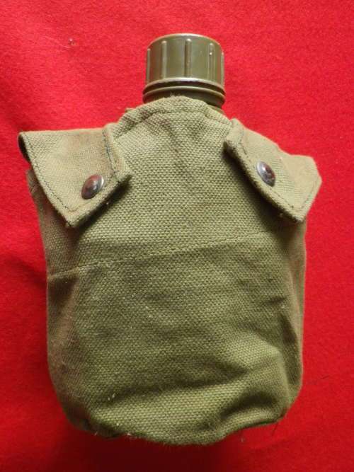 RHODESIAN ARMY WATER BOTTLE + POUCH + FIRE BUCKET    (5497)