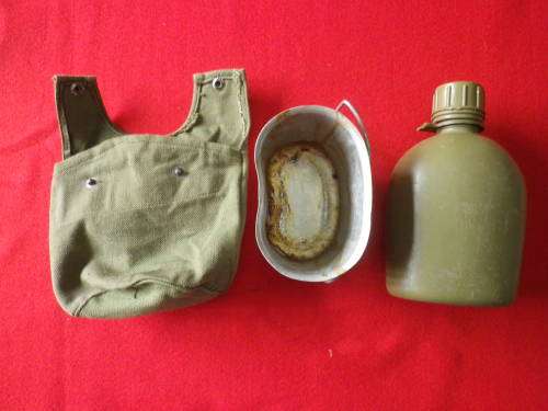 RHODESIAN ARMY WATER BOTTLE + POUCH + FIRE BUCKET    (5497)