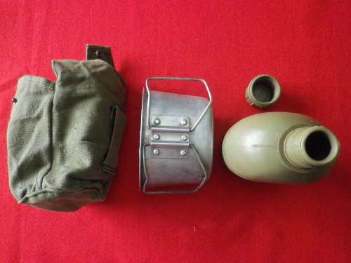RHODESIAN ARMY WATER BOTTLE + POUCH + FIRE BUCKET    (5497)