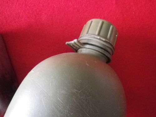 RHODESIAN ARMY WATER BOTTLE + POUCH + FIRE BUCKET    (5497)