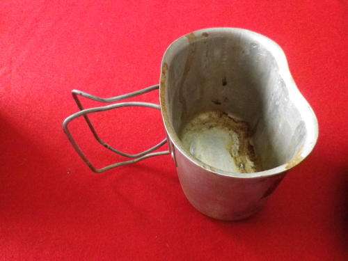 RHODESIAN ARMY WATER BOTTLE + POUCH + FIRE BUCKET    (5497)