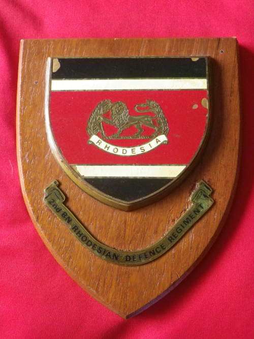 RHODESIAN DEFENCE REGT.   2 BATTALION  PLAQUE -    MINOR DAMAGE TO ENAMEL       (5540)