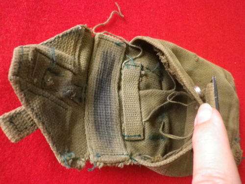 RHODESIAN ARMY MAG POUCH - HAS SEEN SOME ACTION !    (5561)