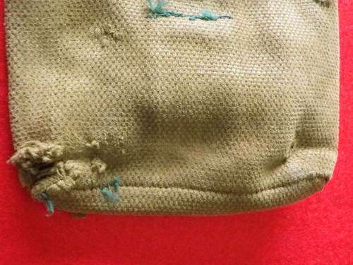 RHODESIAN ARMY MAG POUCH - HAS SEEN SOME ACTION !    (5561)