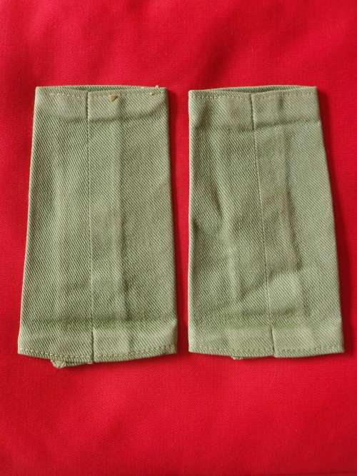 RHODESIAN ARMY - BRIGADIER FACING PAIR COMBAT  EPAULETTE SLIP ONS  - SMALL TEAR ON 1   (3345)