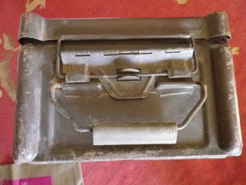 SADF - METAL AMMO BOX + PLASTIC CARRIER FOR 7.62mm BALL - WEIGHT 5.2KG'S   (5716)