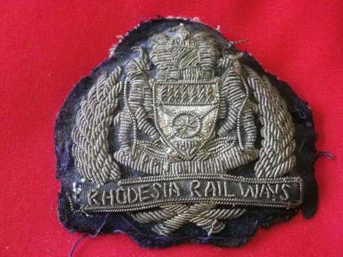 RHODESIA RAILWAYS - STATION MASTERS ?  SILVER BULLION PADDED CAP BADGE - MINOR DAMAGE     (5801)
