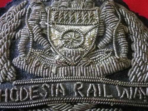 RHODESIA RAILWAYS - STATION MASTERS ?  SILVER BULLION PADDED CAP BADGE - MINOR DAMAGE     (5801)