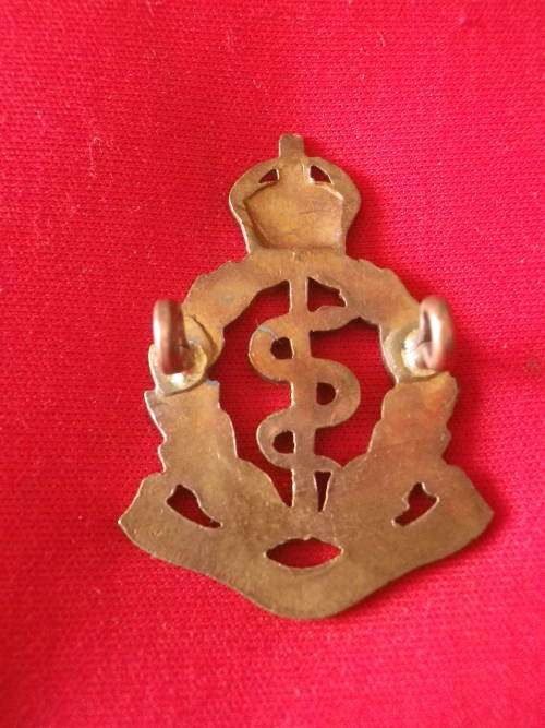 RHODESIAN MEDICAL CORPS BRONZE CAP BADGE 1945-57    (5870)